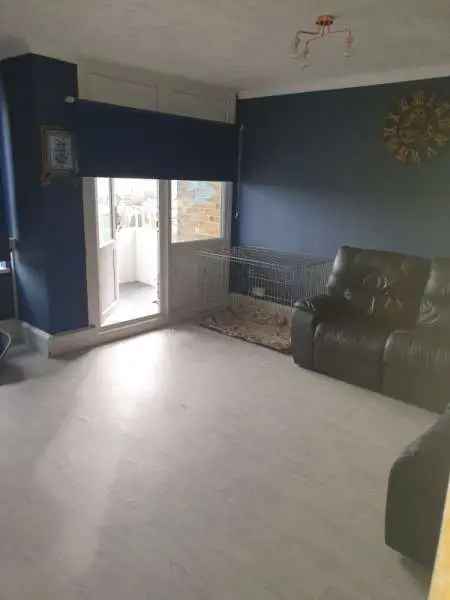 Flat For Rent in Gravesham, England