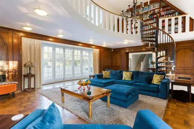 Detached House for Sale in Denham Village
