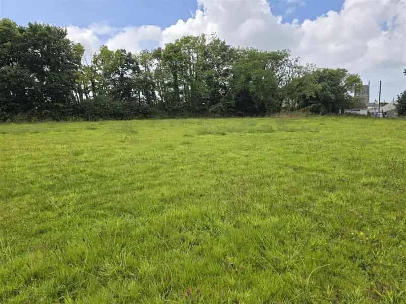 Building Plots for Sale: 4 Bedroom Homes in Favoured Village