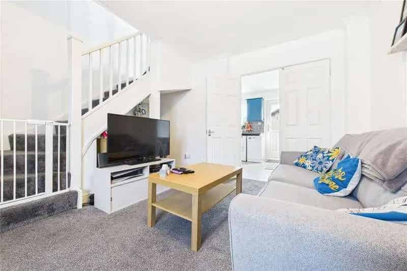 2 bed house for sale