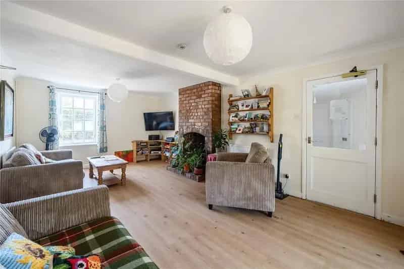 7 Bedroom Cottage For Sale
