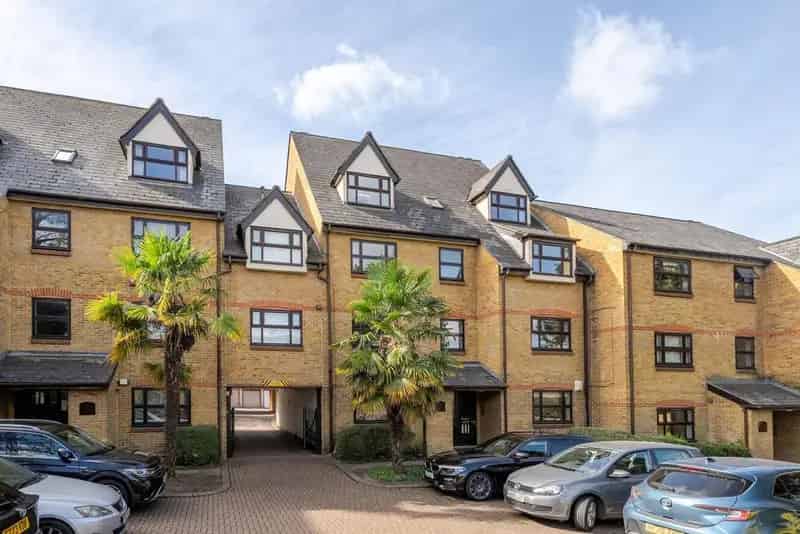 2 Bed Modern Apartment Beckenham Central Chain Free