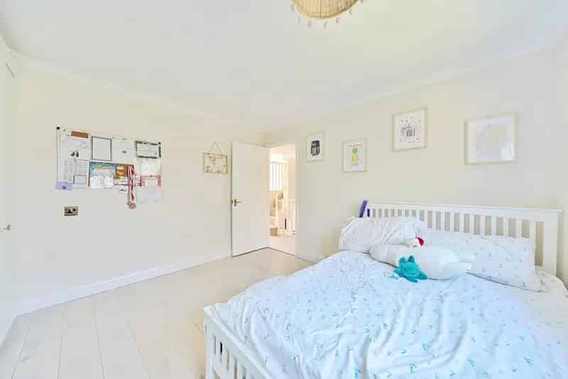 Three Bedroom Family Home Near Pickhurst Primary School