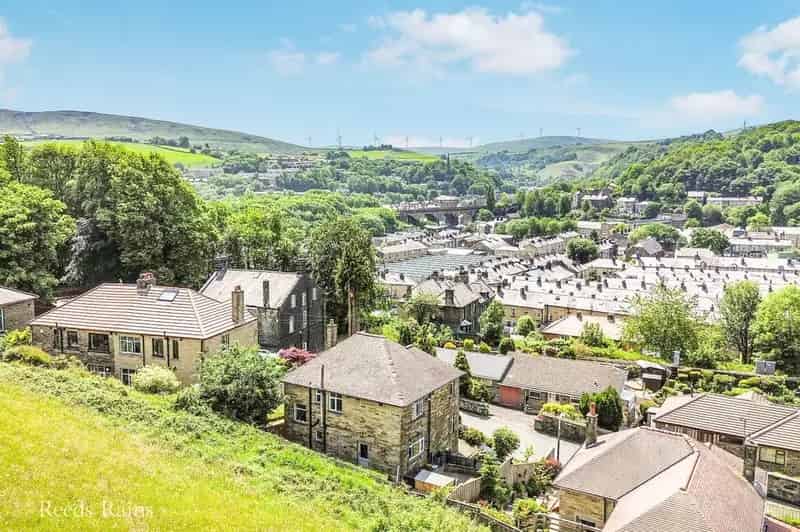 3 Bedroom Detached House for Sale Todmorden OL14