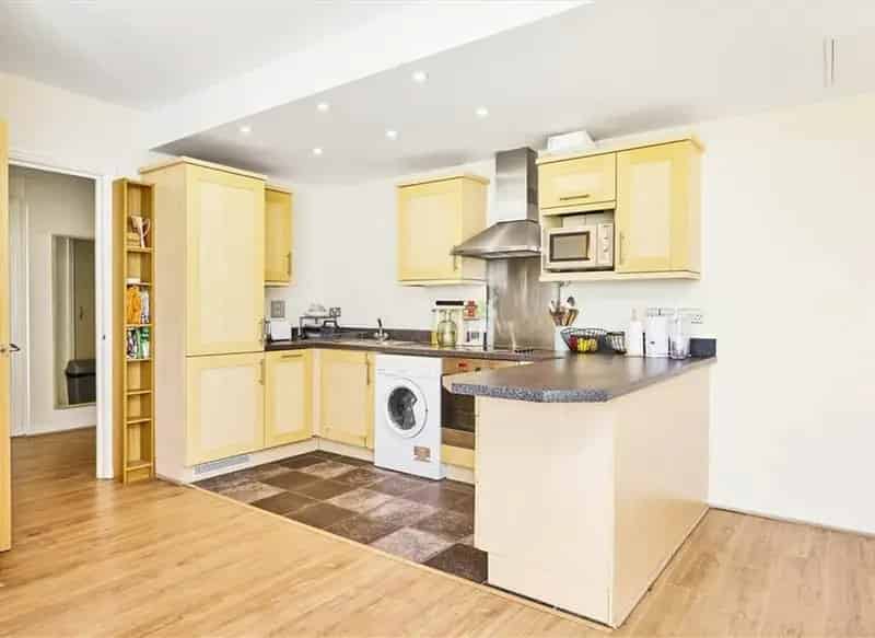 2 Double Bedroom Flat Borough SE1 Top Floor Open Plan Living Concierge Gym