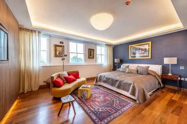 Maisonette to rent in Phillimore Gardens, Phillimore Estate, London W8