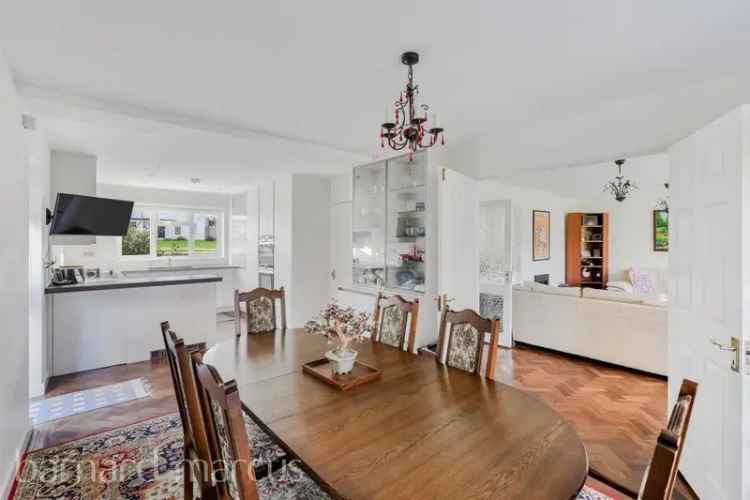 Beautiful 4-Bedroom Home on Mospey Crescent