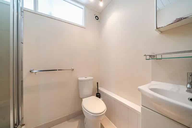 2-Bedroom Apartment near East Putney Station with Private Balcony