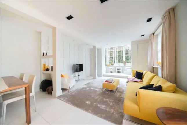 3 Bed Flat Royal Crescent London W11