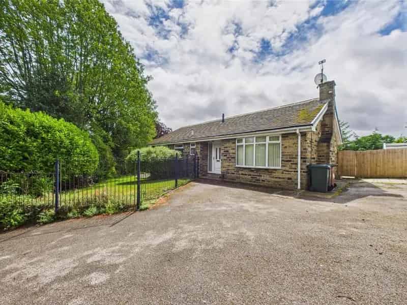 3 Bedroom Detached Bungalow To Rent