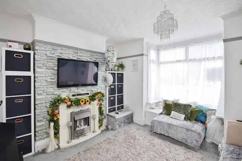2 Bedroom Ground Floor Flat Near Beach - Off Road Parking