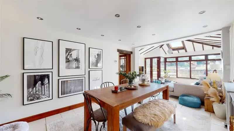 4 Bedroom End Terrace House for Sale