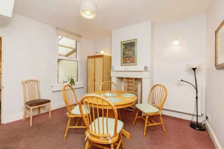 4 Double Bedroom Family Home with Garden and City Views