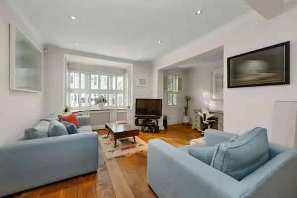 3 Bedroom House for Sale in Esher