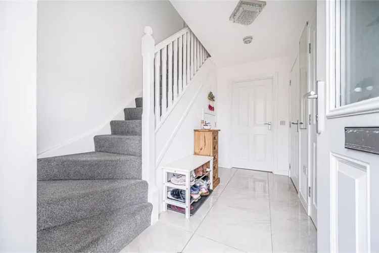 4 Bed House - Semi Detached with 1 Reception Room