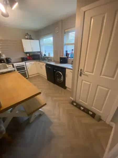 2 Bed House Huge Garden Recently Decorated