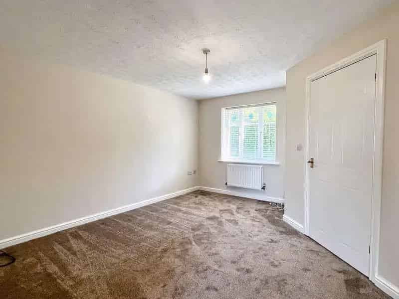 3 Bed Link Detached House for Sale Near Schools