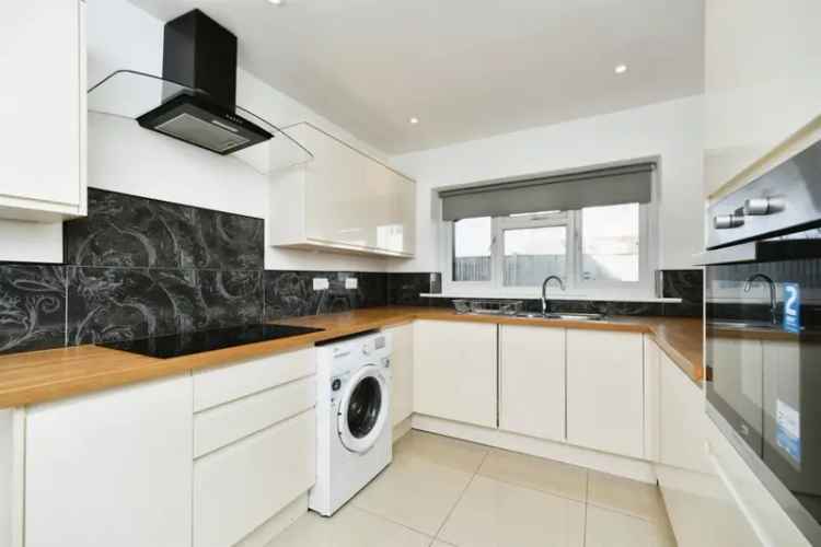 4 Bedroom Detached Family Home with Garden and Parking
