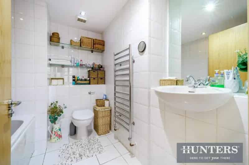 2 Bed Flat for Sale Ferry Quays Riverside Development Brentford