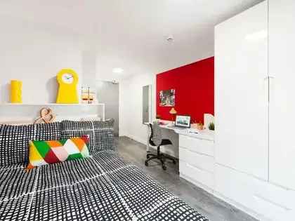 1 Room Flat 43m² Cardiff Stylish En Suite Shared Kitchen