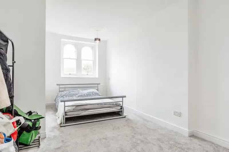 3 Bedroom Top Floor Apartment Victoria Square Zero Deposit
