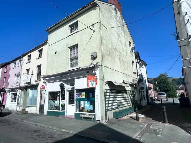 Takeaway Shop with Residential Accommodation and Redevelopment Potential