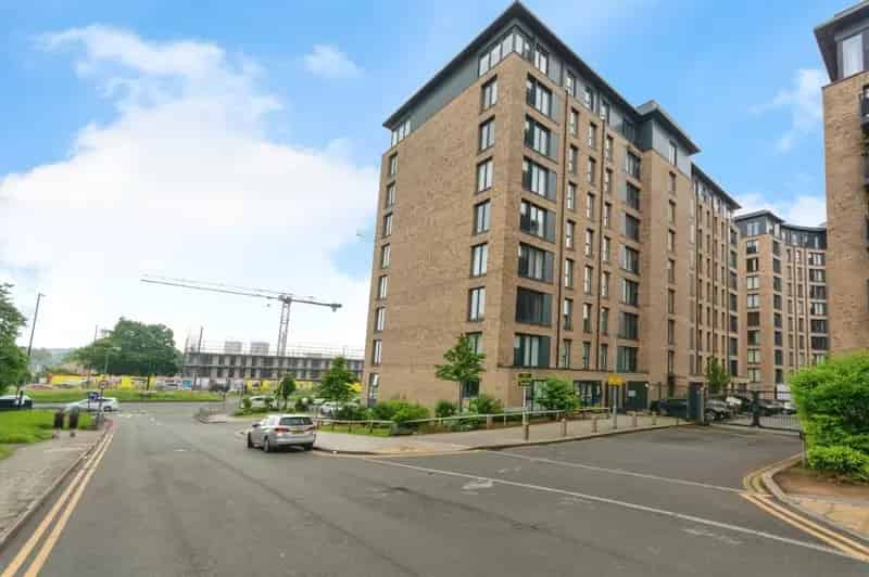 2-Bed 4th Floor Apartment with Parking - Ideal First Time Buy or Buy-to-Let
