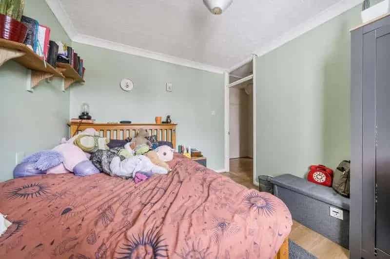 2 bed flat for sale