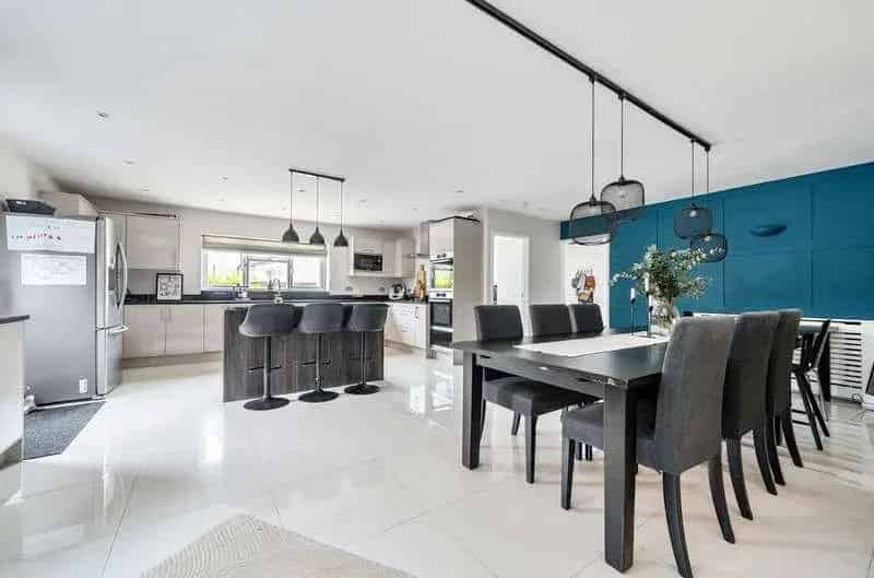 4 Bed Detached House For Sale