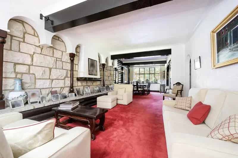5 Bed Detached House for Sale in Edgware