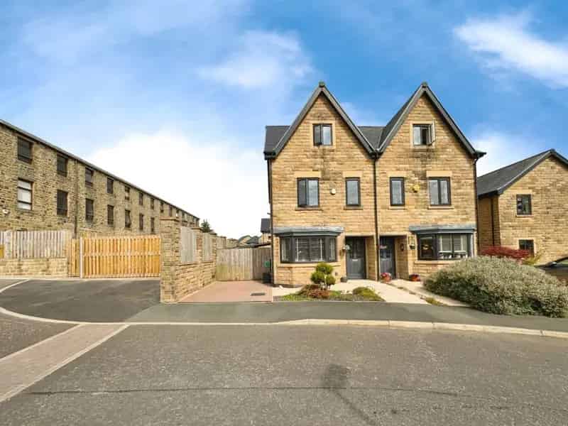 3 Bedroom Semi-Detached House for Sale in Salterforth Near Barnoldswick