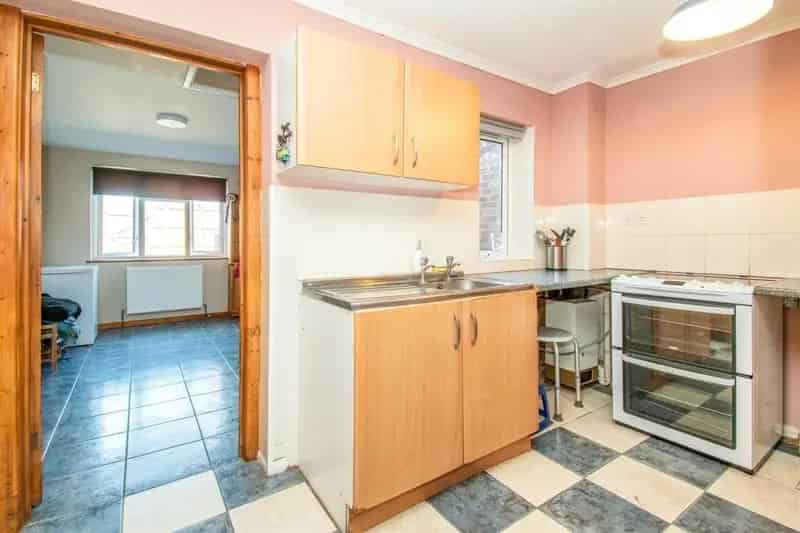 3 Bed House with Garage and Garden