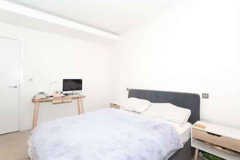 2 Bed Flat for Sale in Canary Wharf South Quay Plaza