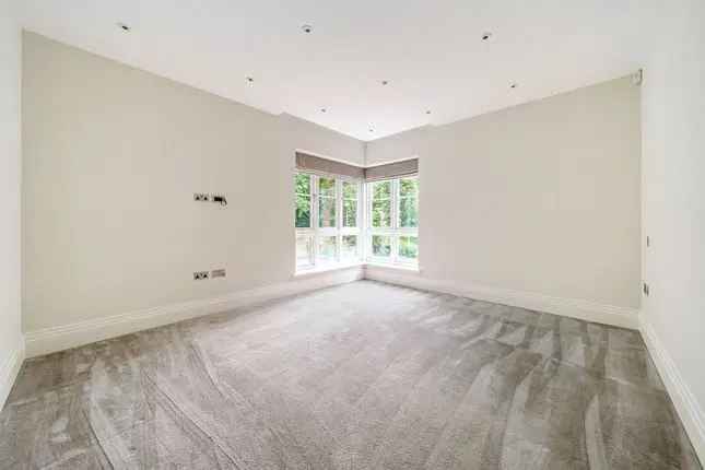 Flat for sale in Hammers Lane, London NW7