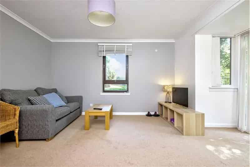 1 Bed Flat - Ground Floor with 1 Reception Room