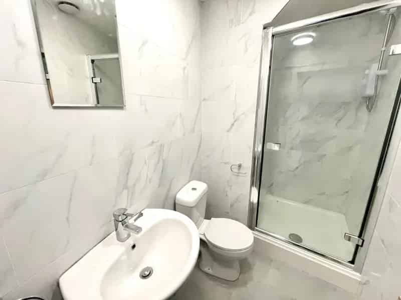 1 Bedroom Ground Floor Flat Recently Developed Well Presented Communal Garden