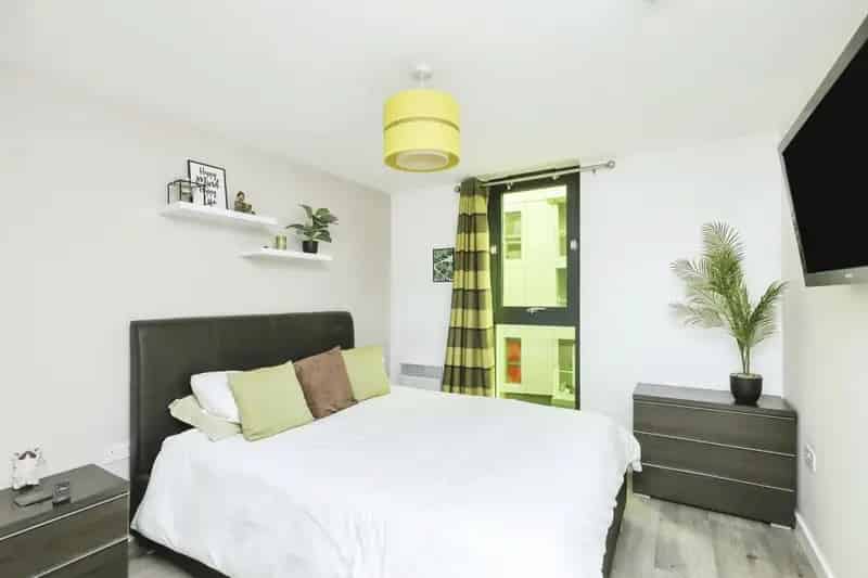 Two Bedroom Apartment in NR1 Norwich with Balcony and Ensuite