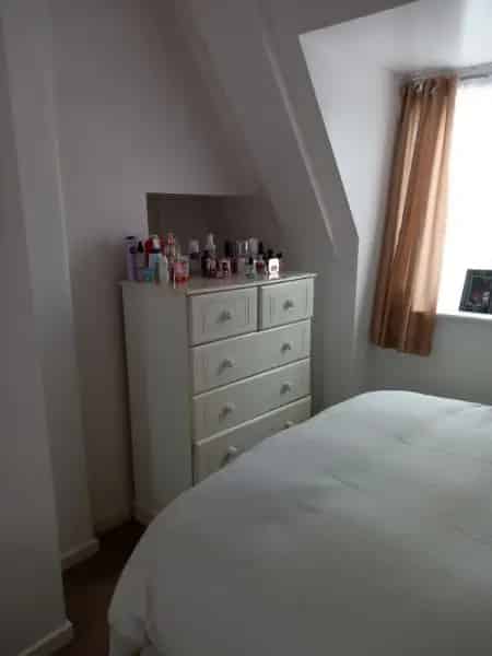 Spacious 2-Bedroom Flat Near Transport and Amenities