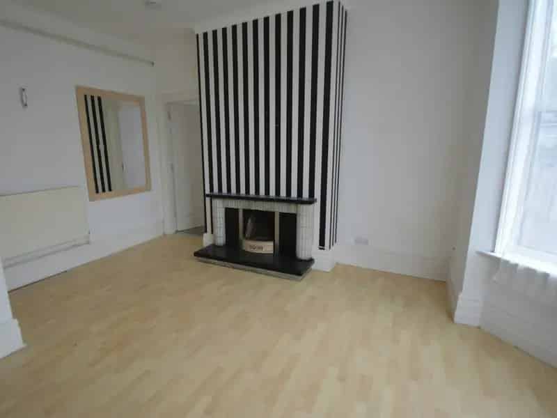 1 Bedroom Ground Floor Apartment Near City Centre