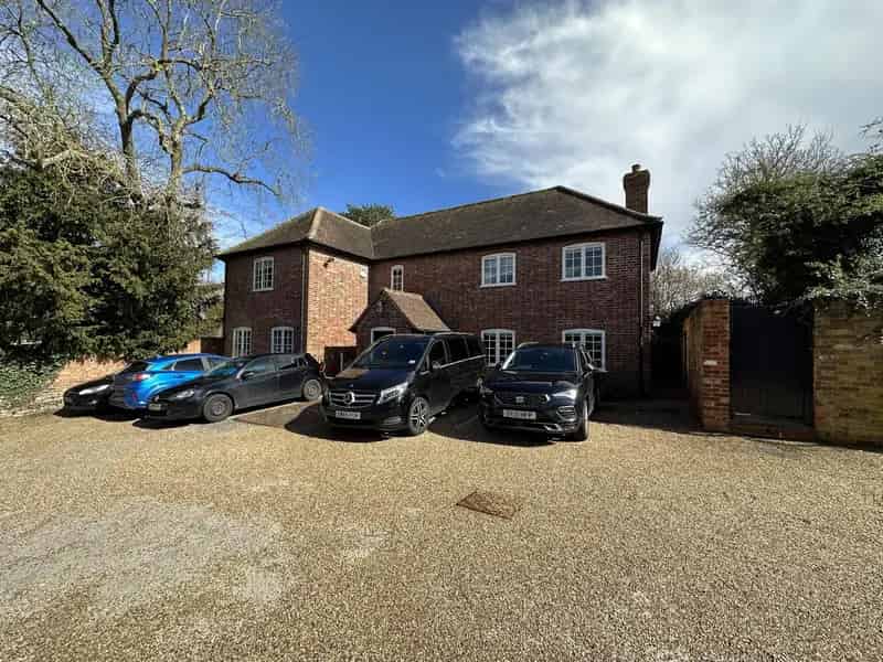 1702 Sq Ft Detached Office Building in Thame Town Centre