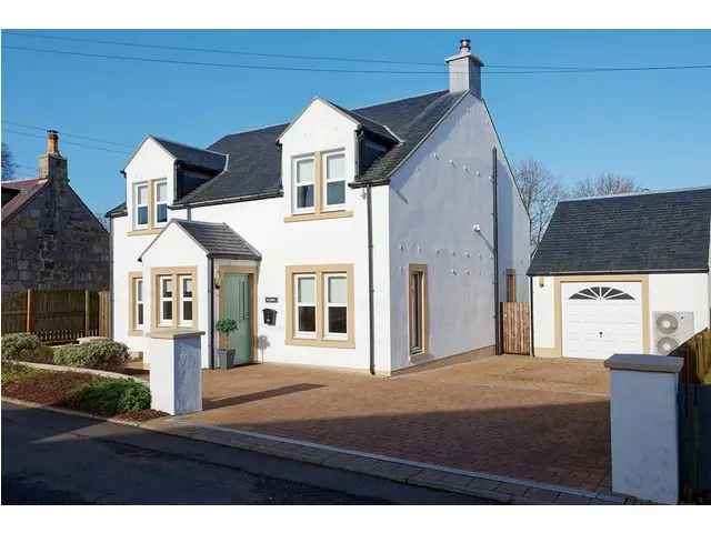 4 Bedroom Detached House for Sale in Auchentiber