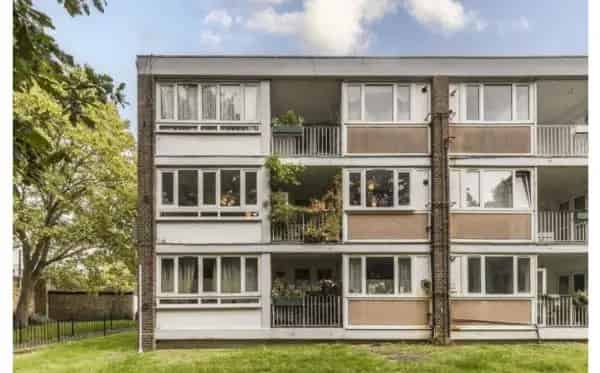 Two Double Bedroom Flat with Balcony and Communal Gardens