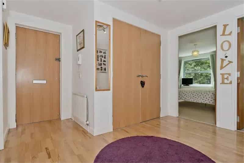 2 Bed Flat Fettes Open Plan Kitchen Residents Parking
