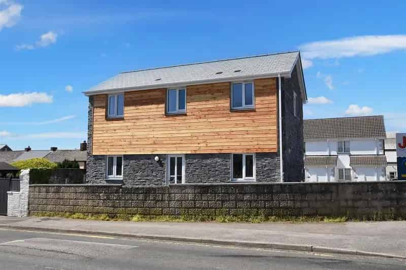 2 Bedroom Detached House for Sale