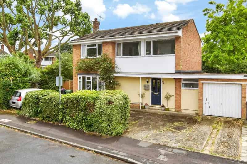 4 Bedroom Detached House for Sale in Allington