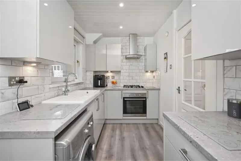 2 Bed Semi-Detached House with 2 Reception Rooms and Garage