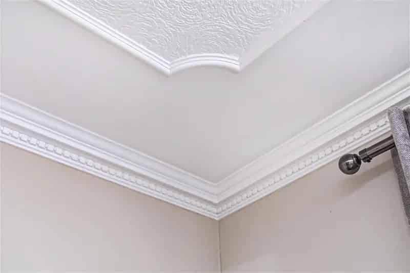 2 Bed Detached Bungalow with Garage and Garden