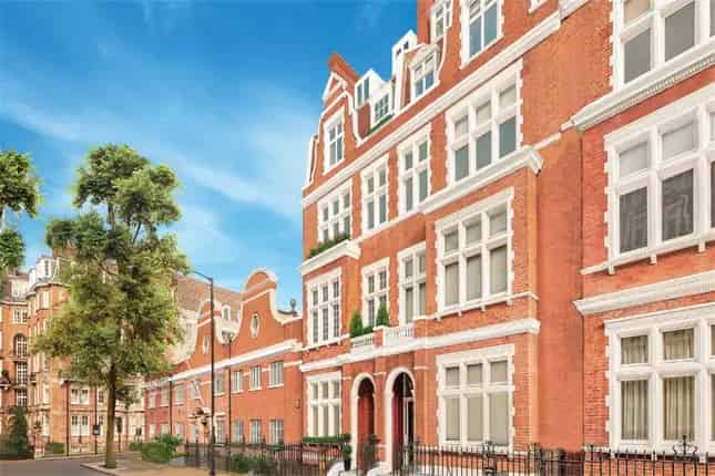 Flat for sale in Palace Court, London W2
