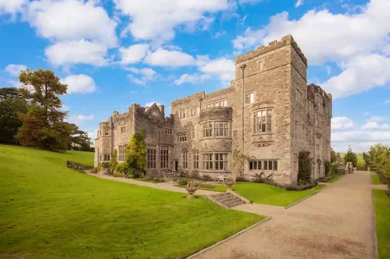 2-Bedroom Luxury Apartment in Historic Stately Home