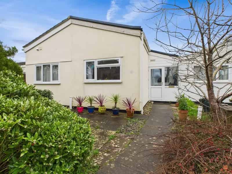 2 Bedroom Terraced Bungalow for Sale